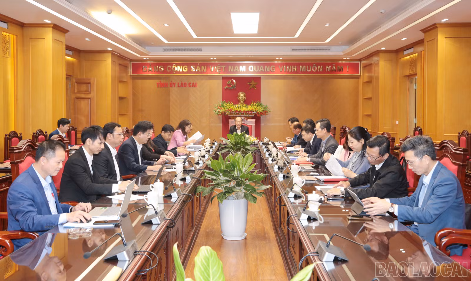 Thảo luận tại tổ số 2.