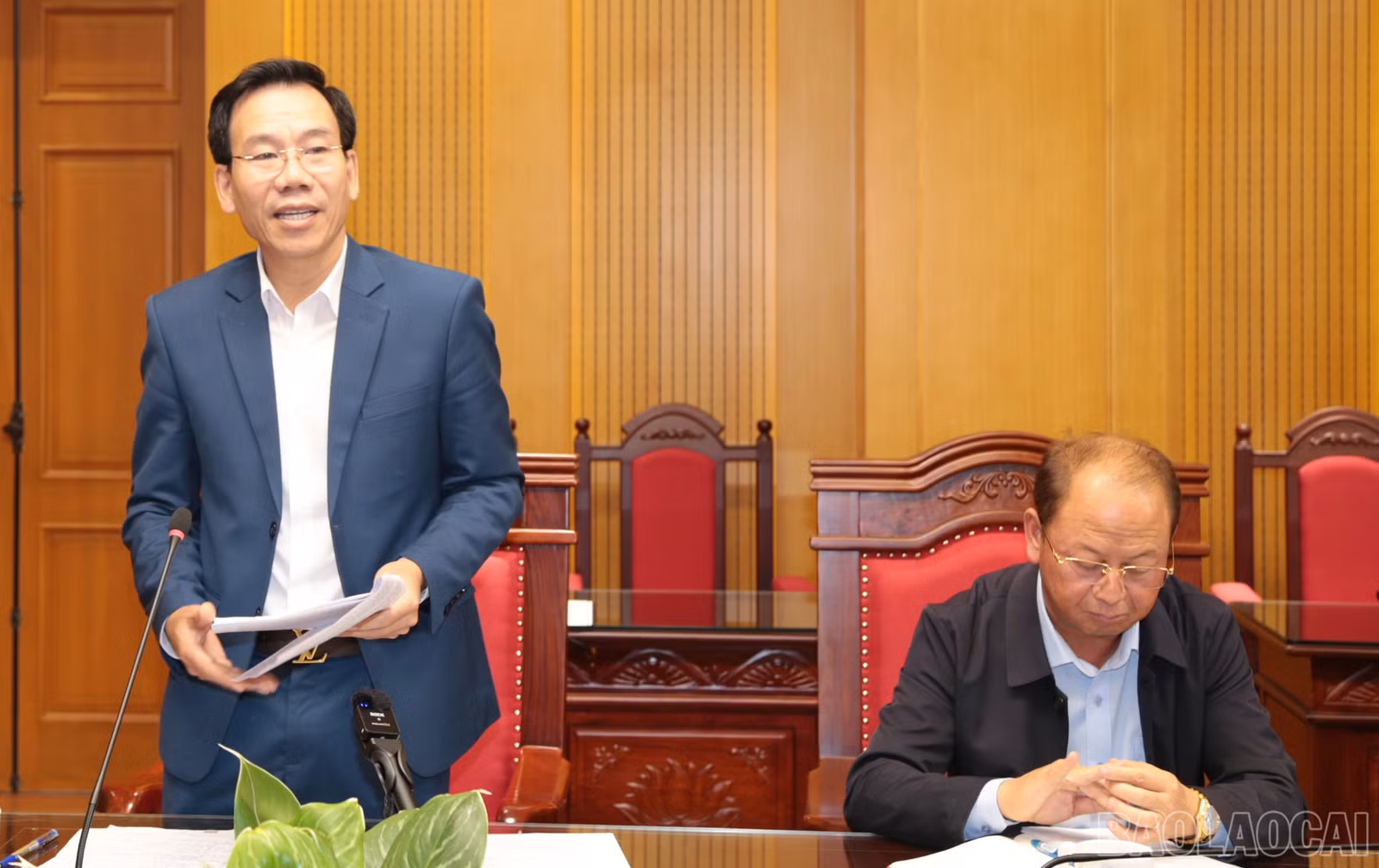 Đại biểu Dương Đức Huy, Trưởng Ban Tuyên giáo Tỉnh ủy phát biểu.