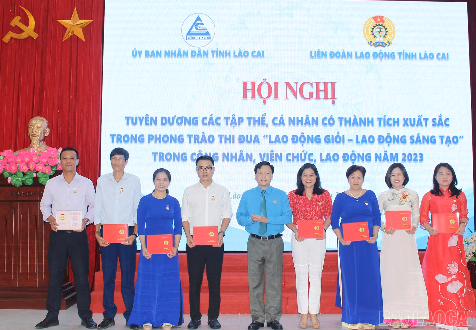 baolaocai-br_trao-bang-lao-dong-sang-tao-cua-tong-lien-doan-lao-dong-viet-nam-cho-cac-ca-nhan.jpg