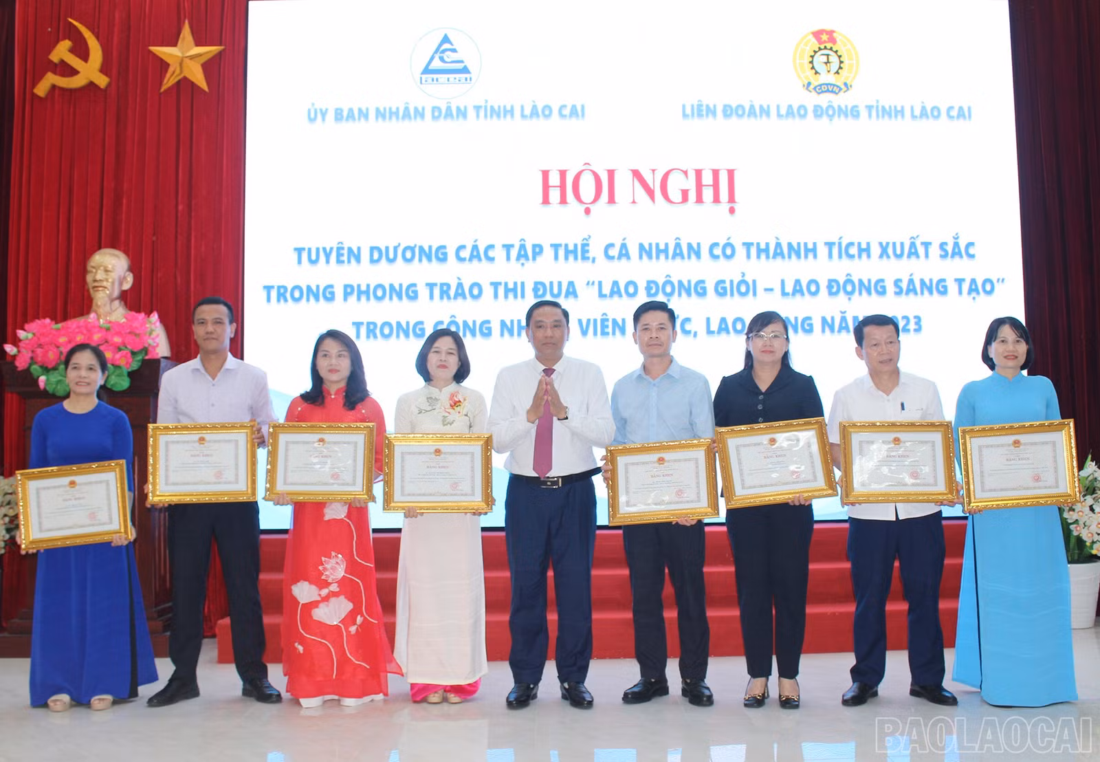 baolaocai-br_tang-bang-khen-cua-chu-tich-ubnd-tinh-cho-cac-tap-the-ca-nhan-co-thanh-tich-xuat-sac-trong-phong-trao-thi-dua-lao-dong-gioi-lao-dong-sang-tao.jpg