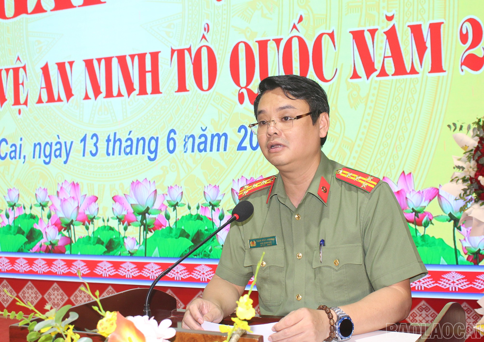 Lãnh đạo Công an tỉnh phát biểu tại ngày hội. baolaocai-br_img-5922.jpg