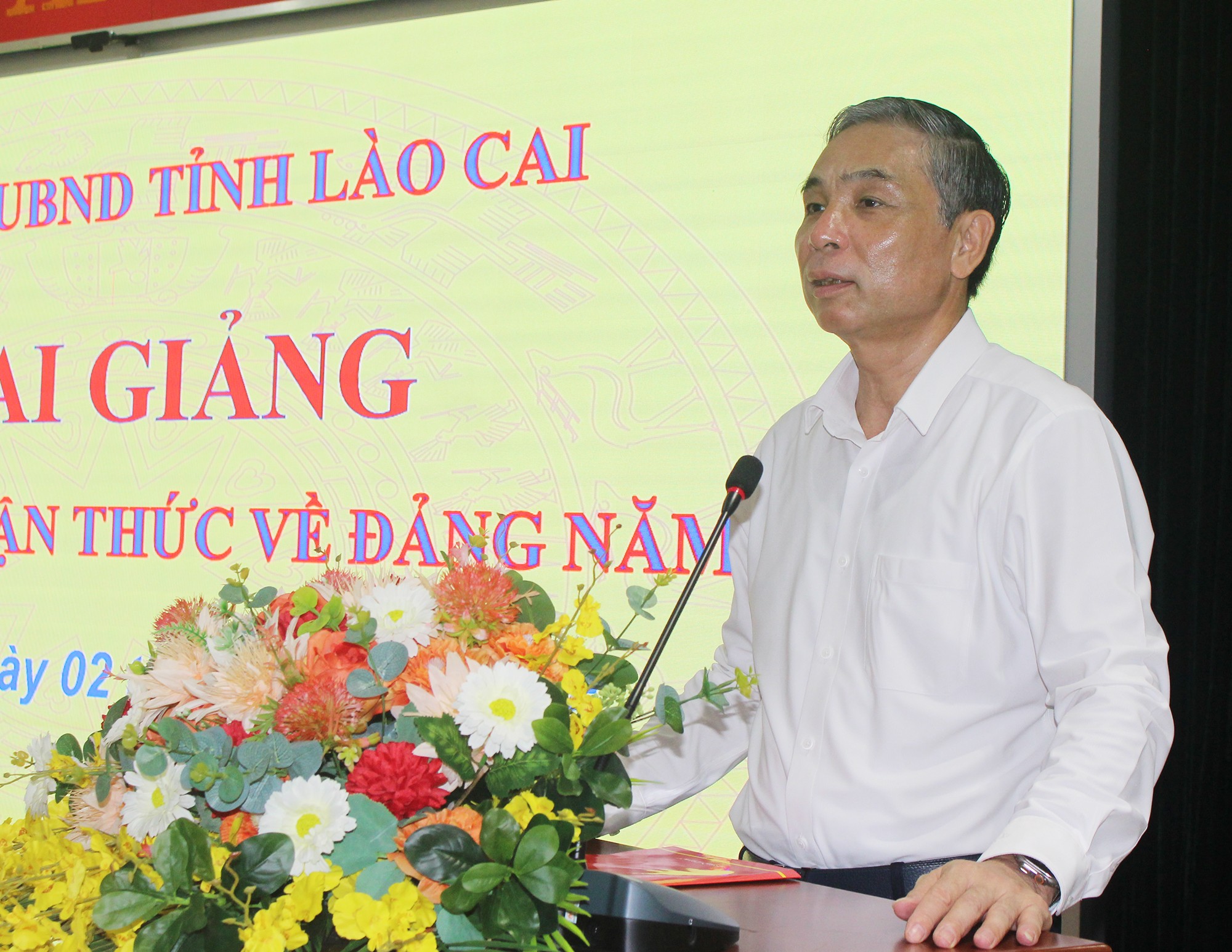 Đồng chí Hoàng Đăng Khoa, Phó Bí thư Đảng ủy UBND tỉnh phát biểu khai mạc lớp bồi dưỡng. img-5714.jpg