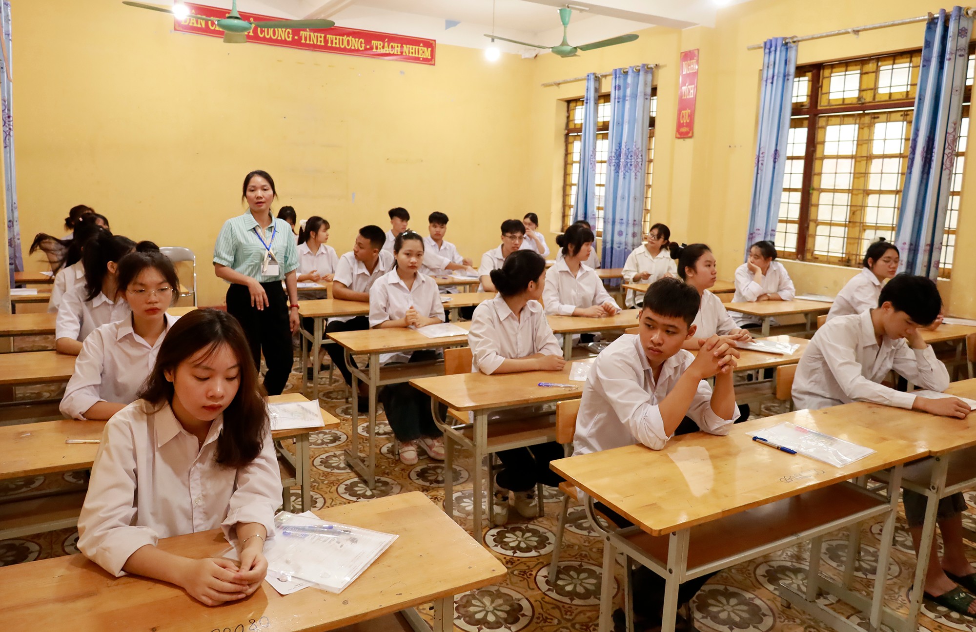Công tác tổ chức thi diễn ra theo đúng quy chế. Công tác tổ chức thi diễn ra theo đúng quy chế.