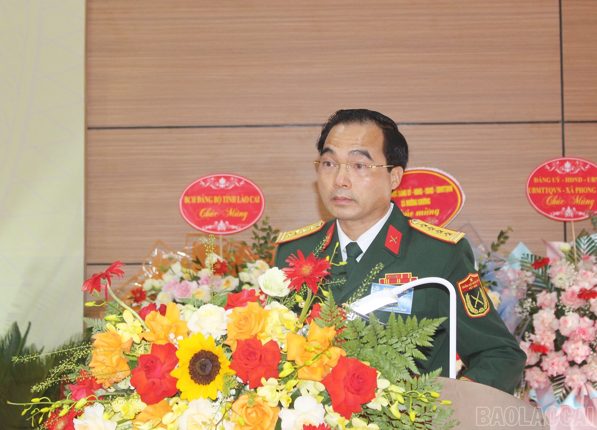 Đồng chí Đặng Quốc Đồng, Ủy viên Ban Thường vụ Tỉnh ủy, Chỉ huy trưởng Bộ CHQS tỉnh phát biểu tại đại hội.