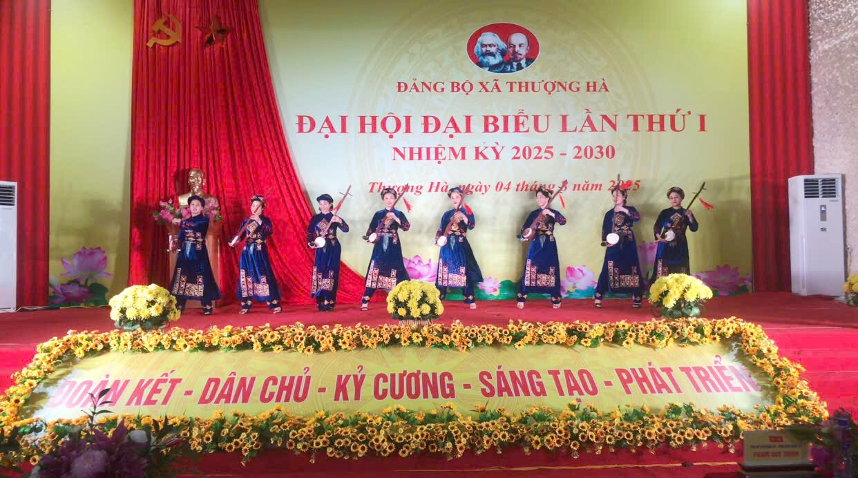 Nhiều tiết mục mang đậm bản sắc văn hóa các dân tộc trên địa bàn. z6874409480663-18f2f19585d4ce09b161b77e7e10f1a0.jpg