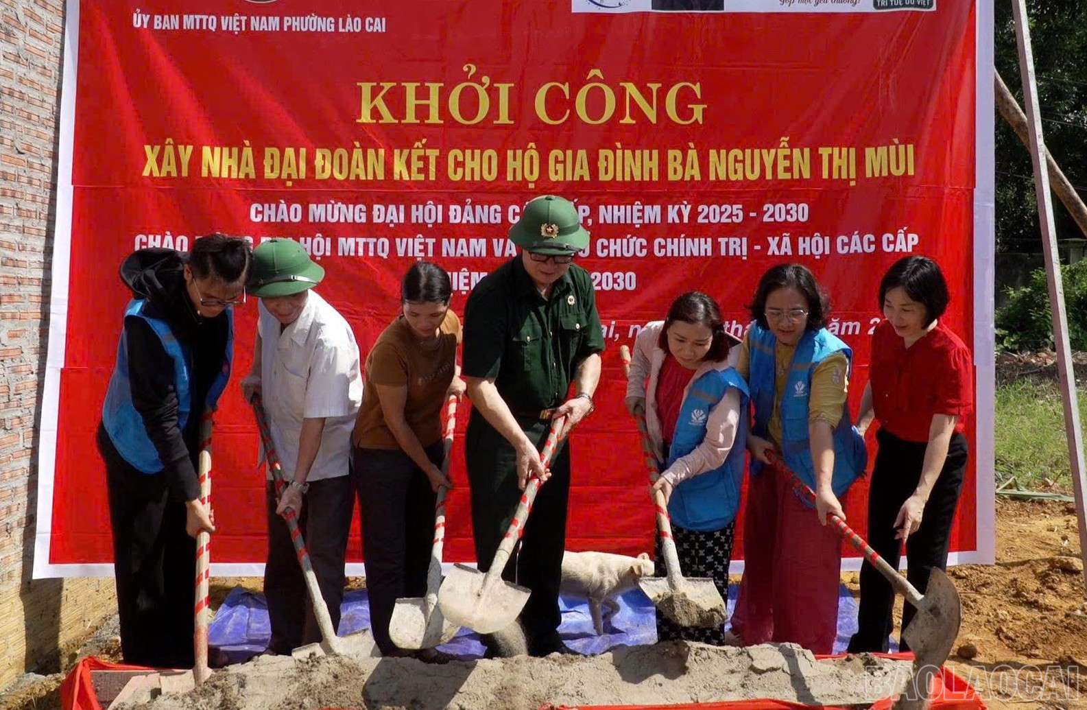 Ceremonia de inaugurare a lucrărilor de construire a unor case solidare pentru familiile sărace. baolaocai-br_z7173661821424-b505065ca41cd835651b52fe096c04e9.jpg