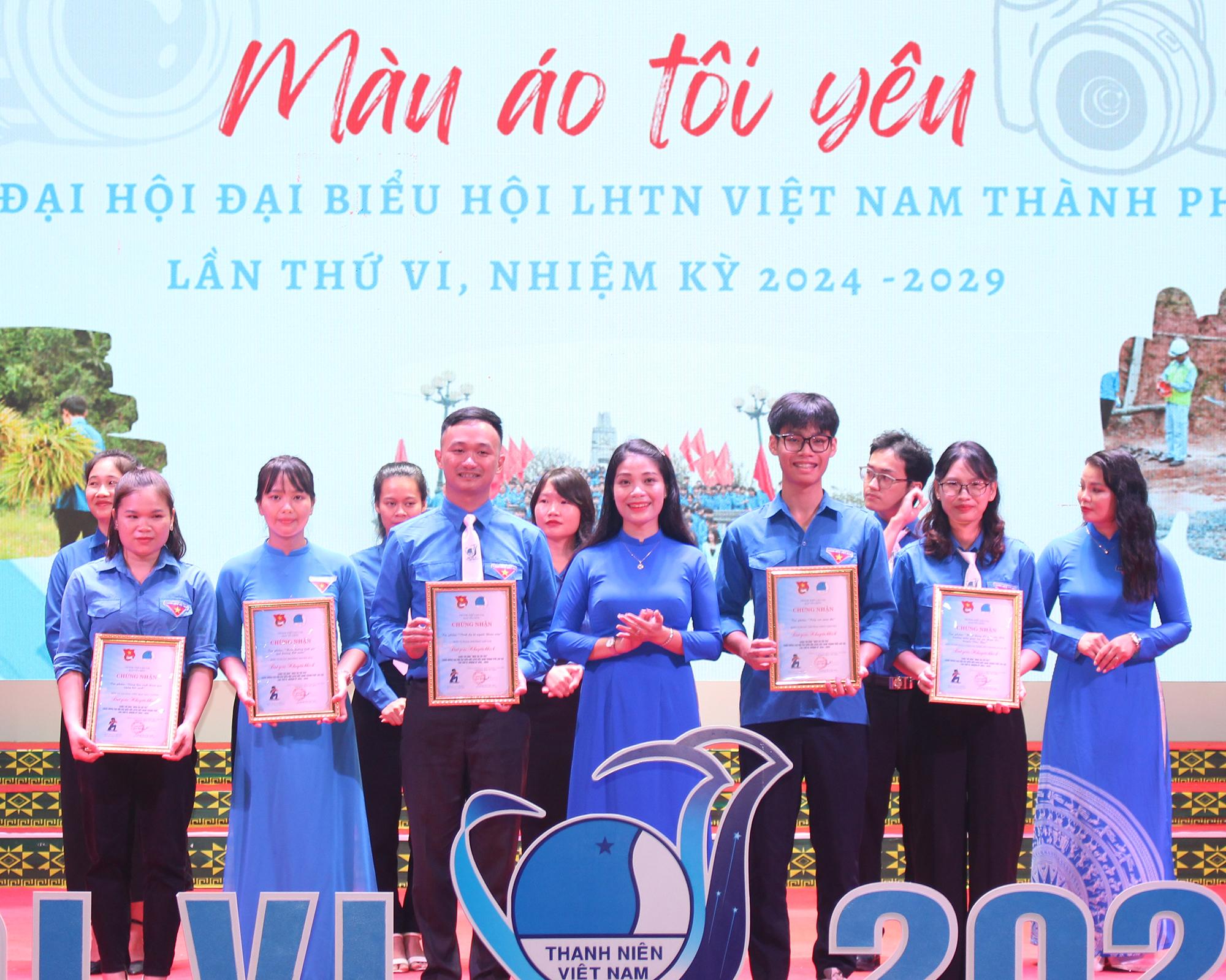 Trao giải Khuyến Khích cho các đơn vị. IMG_1668.JPG