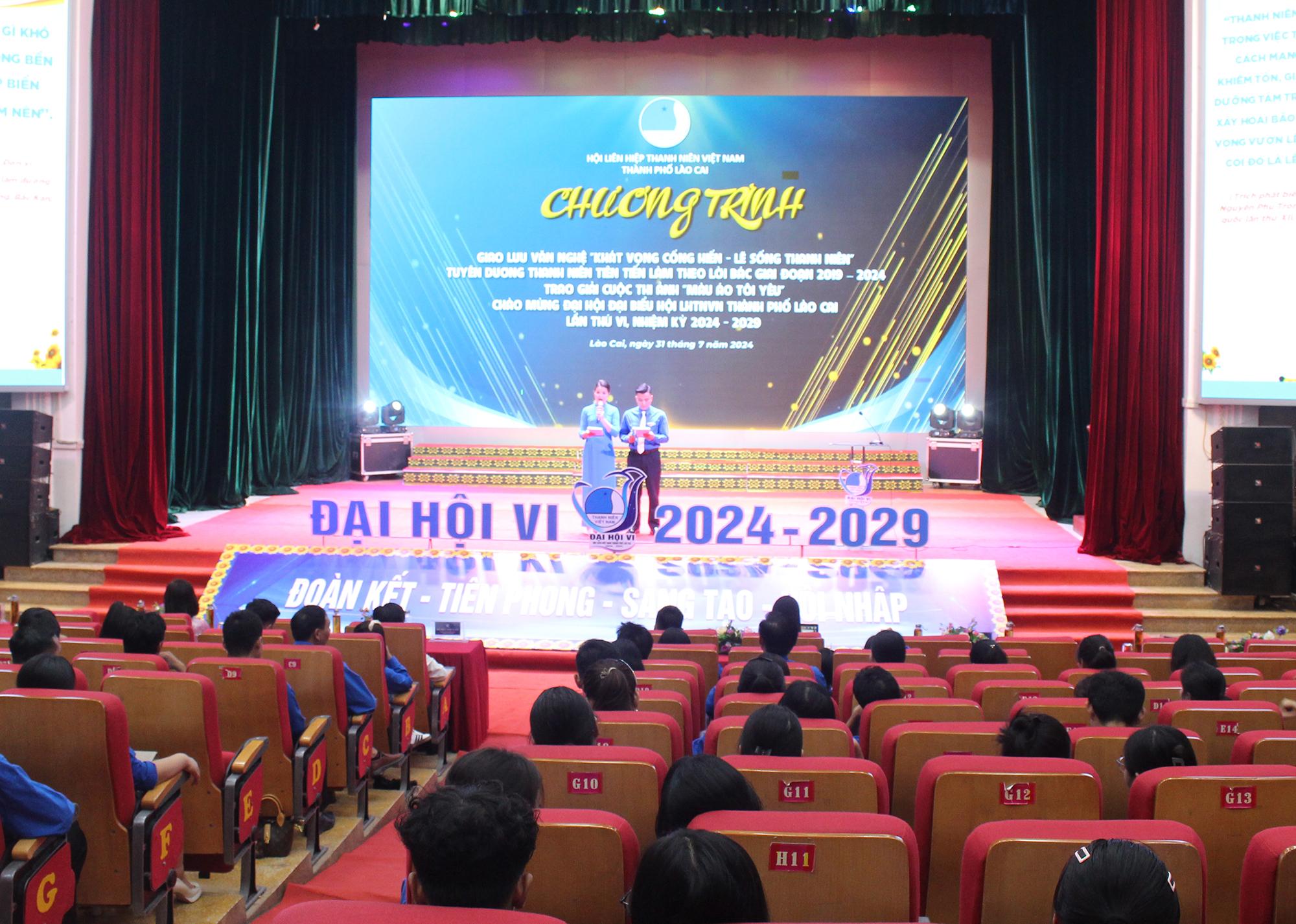 Quang cảnh chương trình IMG_1656.JPG