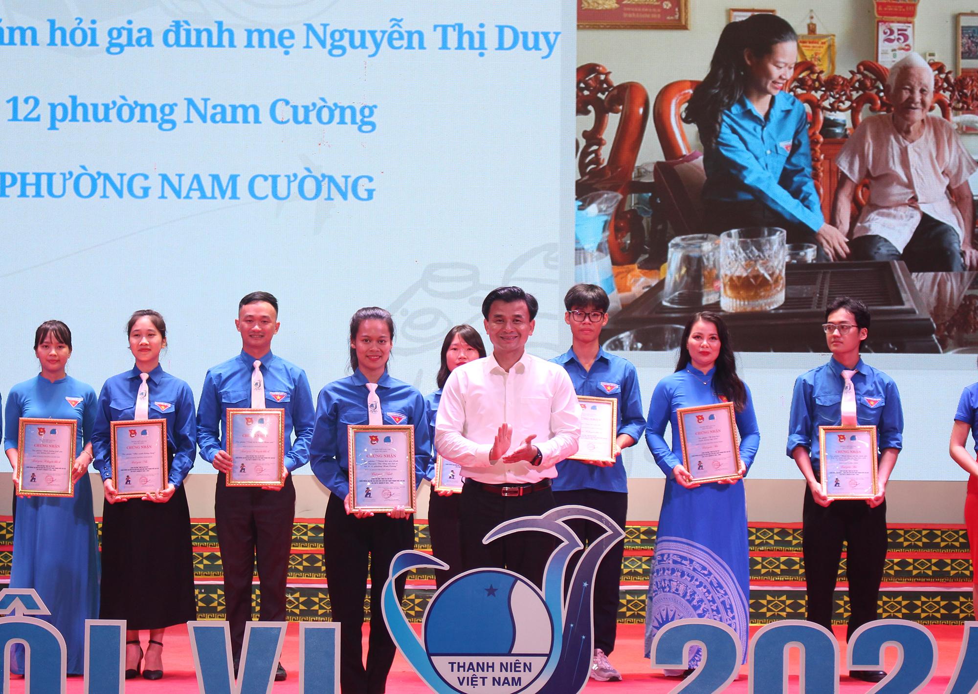 Trao giải Nhất cho Đoàn phường Nam Cường. IMG_1674.JPG