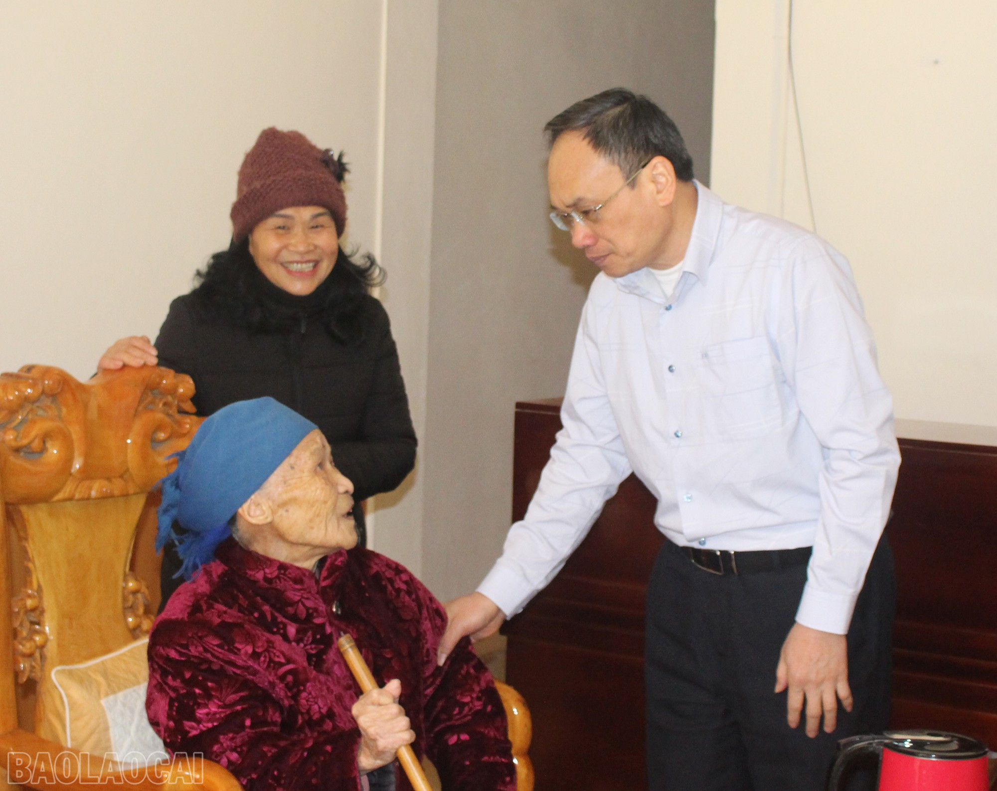 Thăm hỏi, chúc tết gia đình cụ Hoàng Thị Mùi. baolaocai-bl_img-4802.jpg