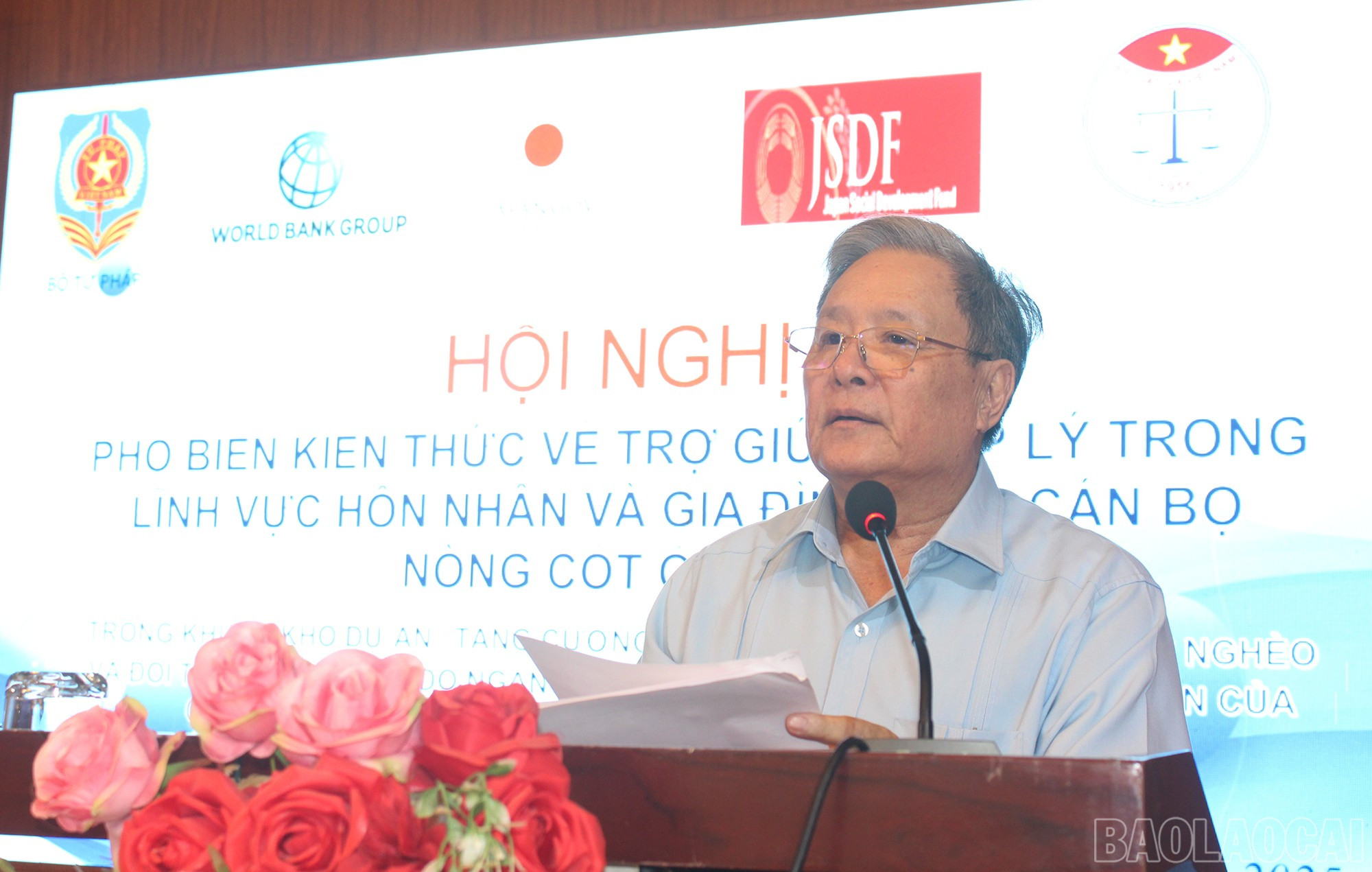 Đại diện Trung tâm Tư vấn pháp luật và trợ giúp pháp lý số 2 thông tin khái quát một số nội dung kiến thức pháp luật. baolaocai-br_img-5877.jpg