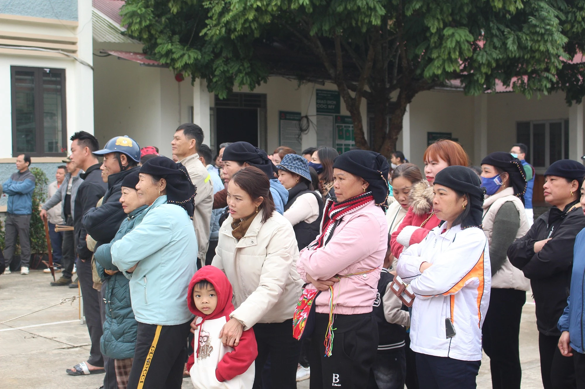 Đông đảo người dân trên địa bàn xã tham gia chương trình.