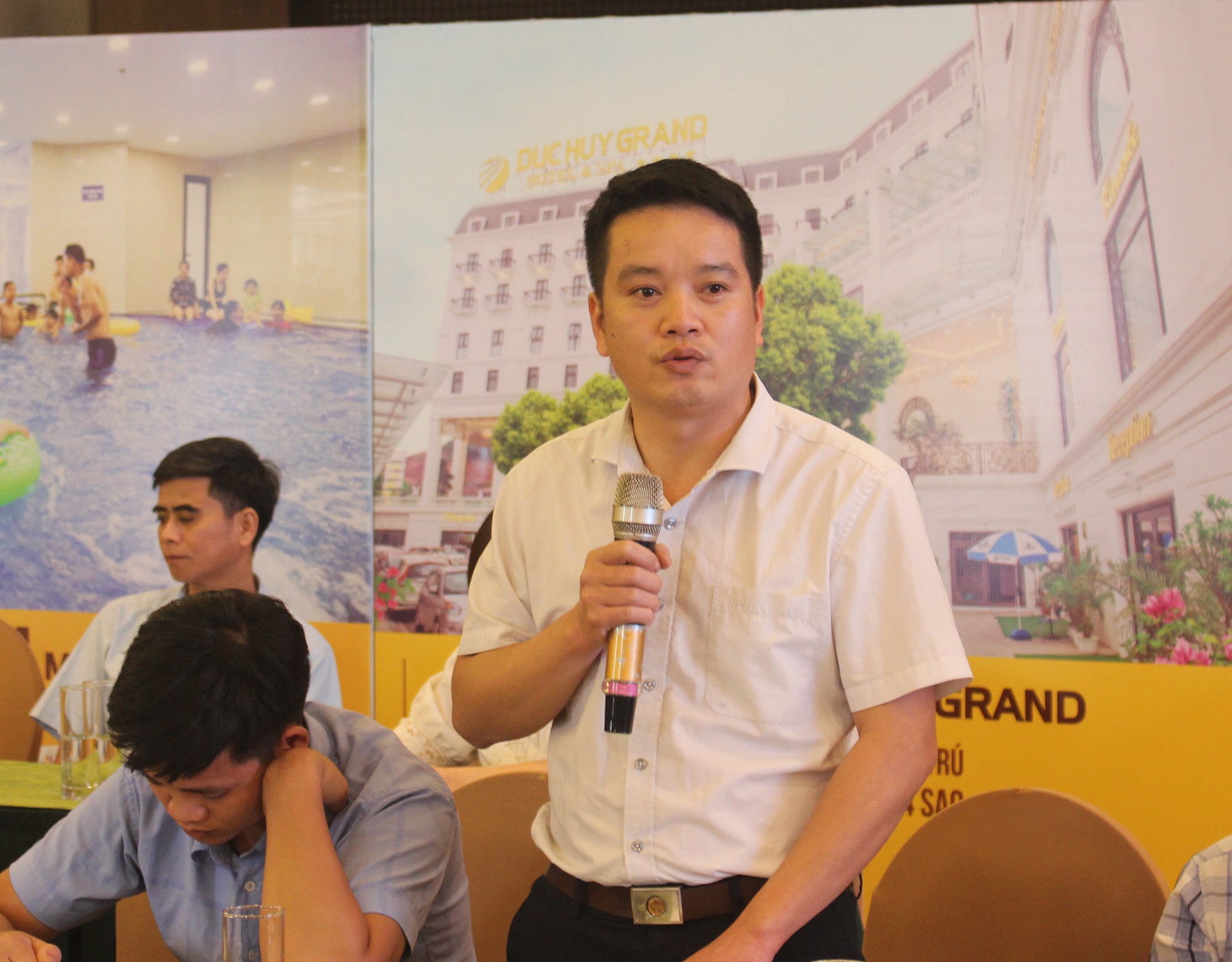Cán bộ tư pháp xã Liêm Phú, huyện Văn Bàn chia sẻ kinh nghiệm tư vấn pháp lý tại cơ sở. img-5998.jpg
