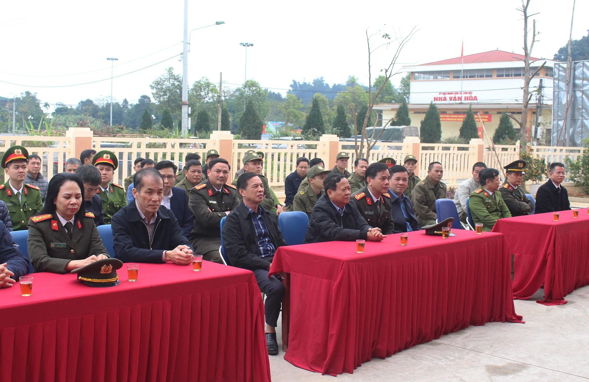Đại biểu dự lễ khánh thành.