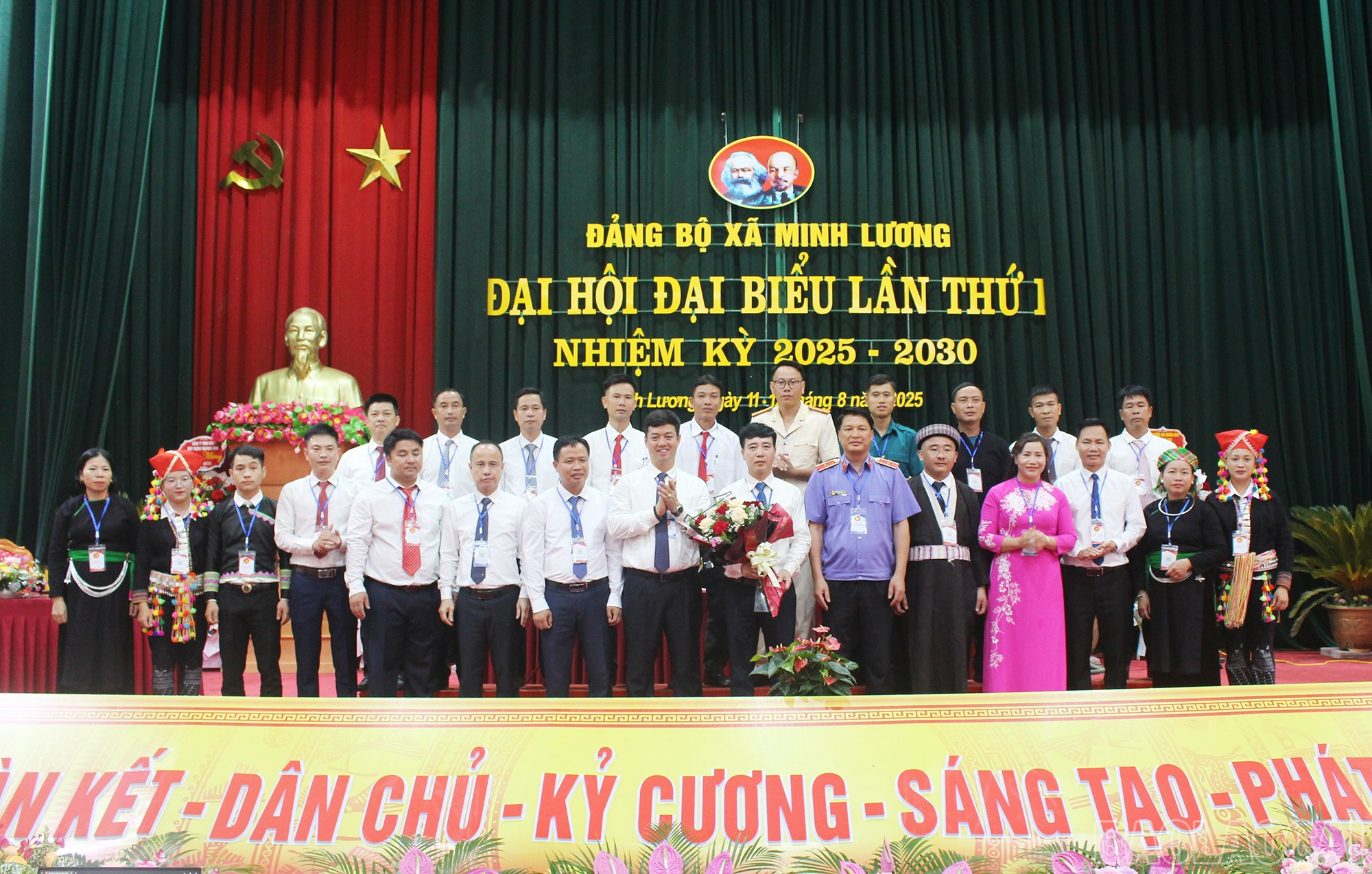 Ban Chấp hành Đảng bộ xã Minh Lương nhiệm kỳ 2025 - 2030 ra mắt Đại hội. baolaocai-br_img-6371.jpg