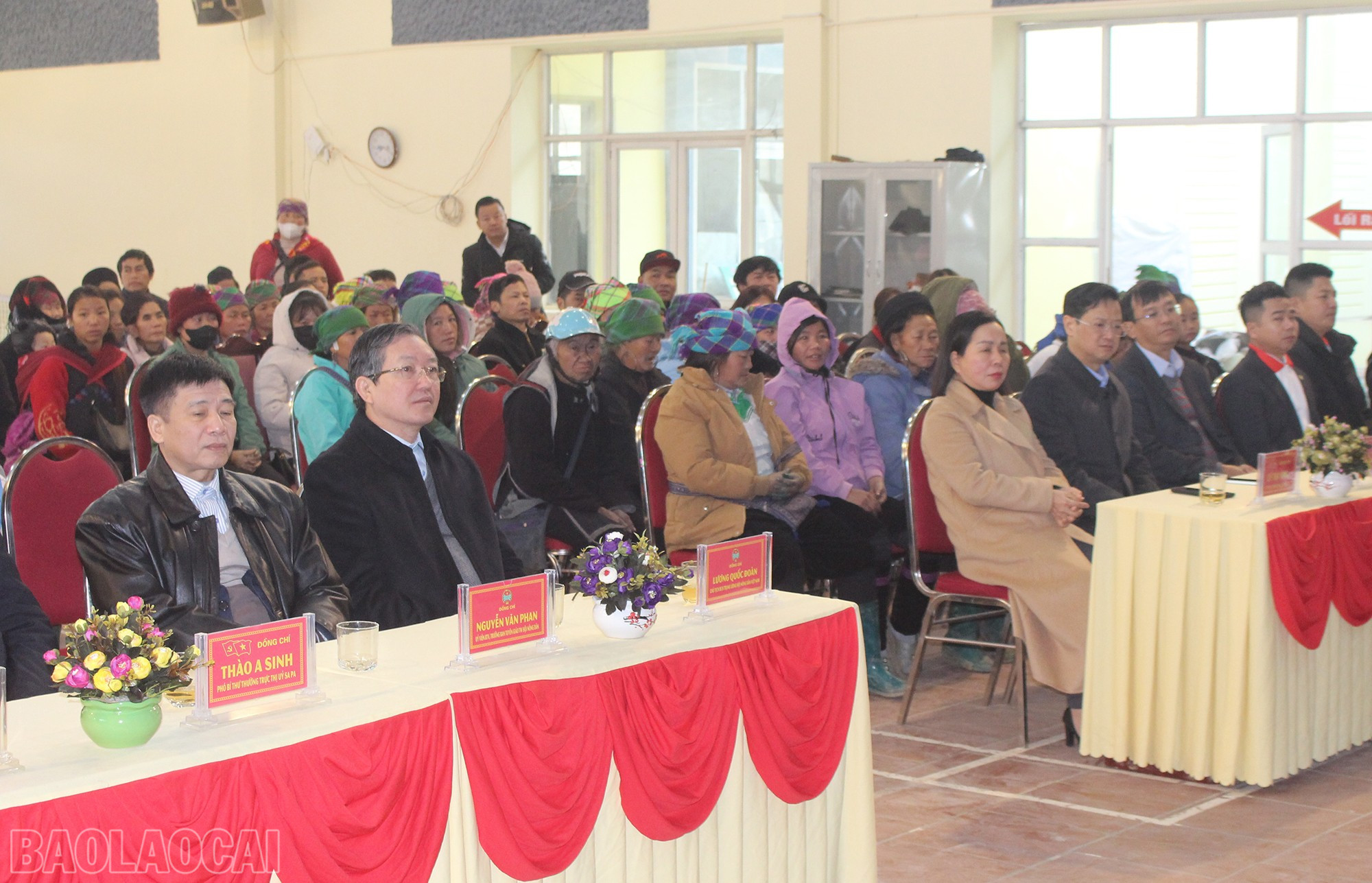 Đại biểu dự chương trình. baolaocai-bl_img-4657.jpg