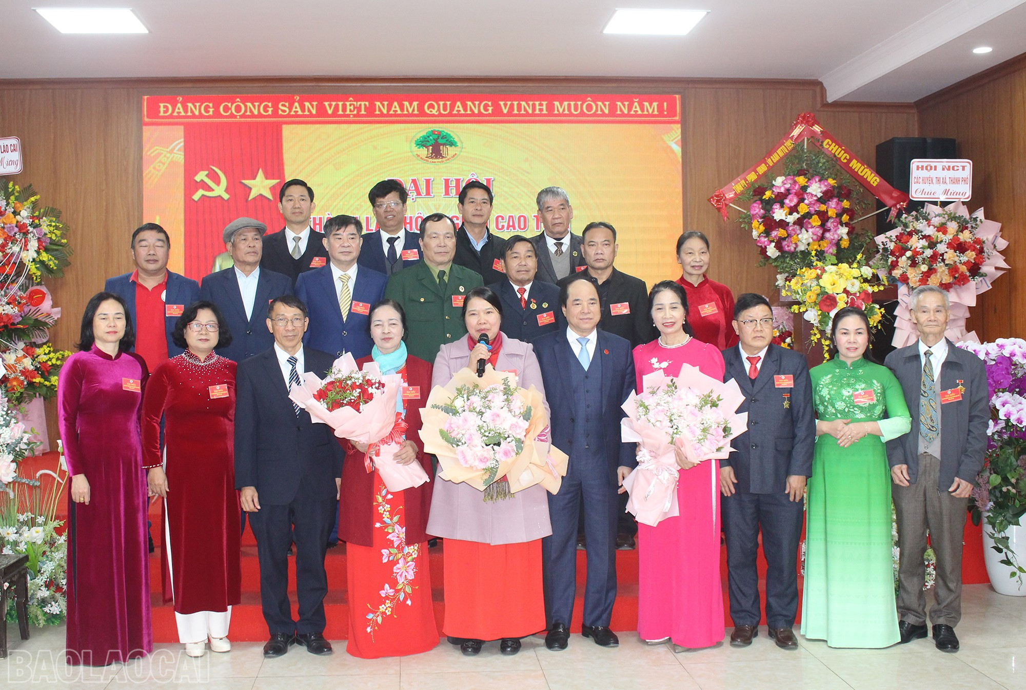 Ban Chấp hành Hội Người cao tuổi nhiệm kỳ 2025 - 2029 ra mắt đại hội. baolaocai-bl_img-4766.jpg