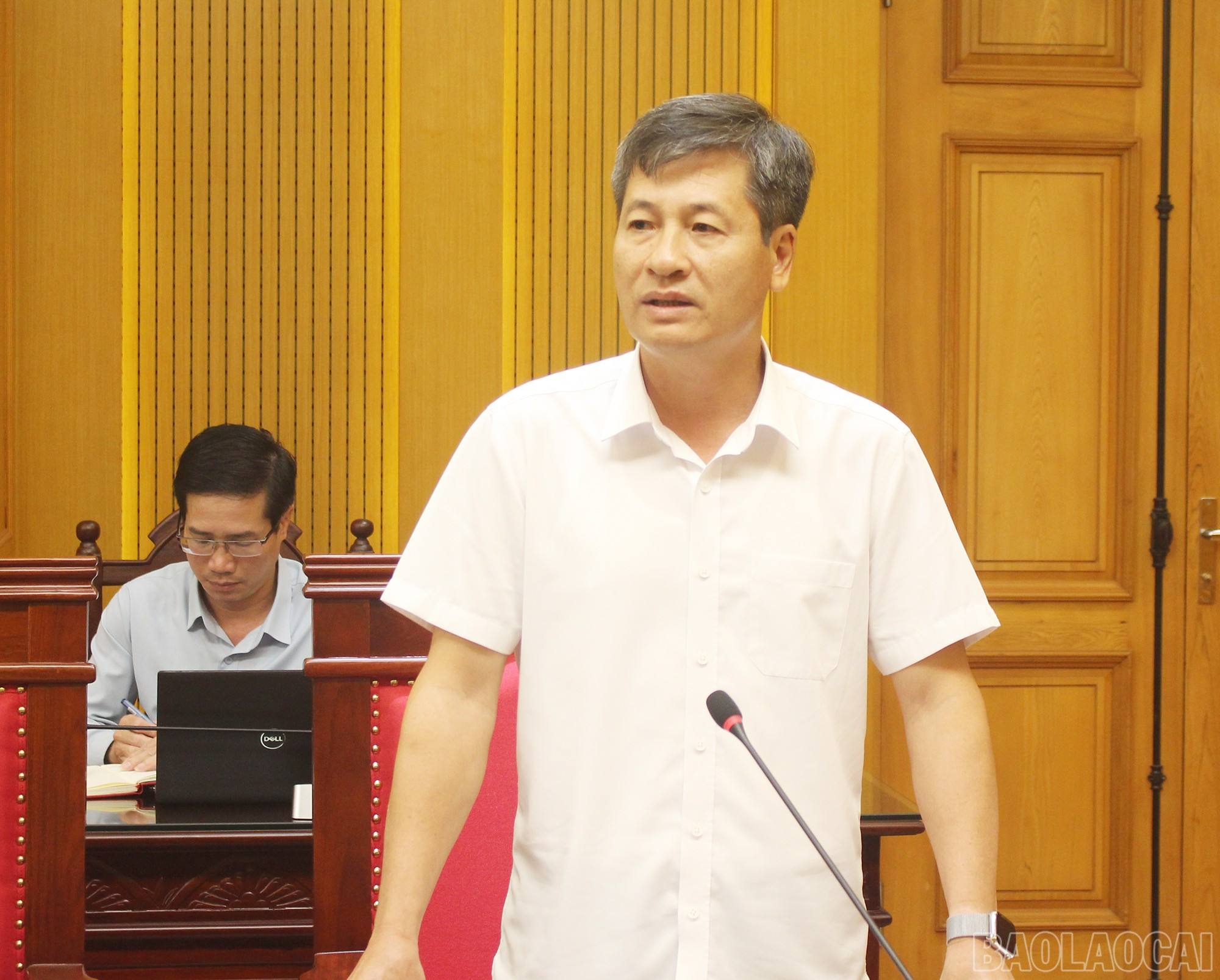 Đồng chí Ngô Hạnh Phúc - Ủy viên Ban Thường vụ Tỉnh ủy, Phó Chủ tịch UBND tỉnh phát biểu tại hội nghị. baolaocai-br_img-6666.jpg