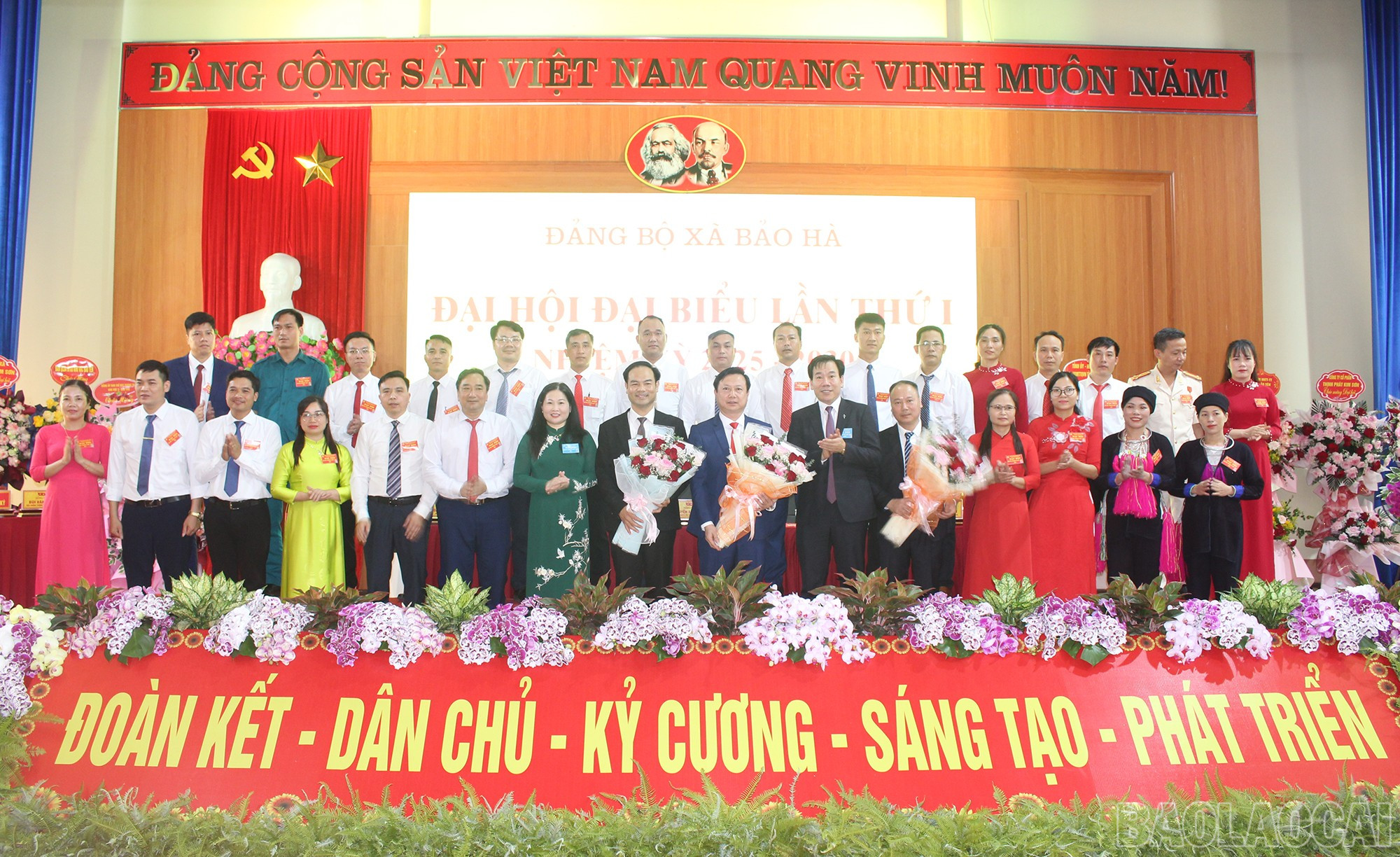 Ban Chấp hành Đảng bộ xã ra mắt Đại hội. baolaocai-br_img-6066.jpg
