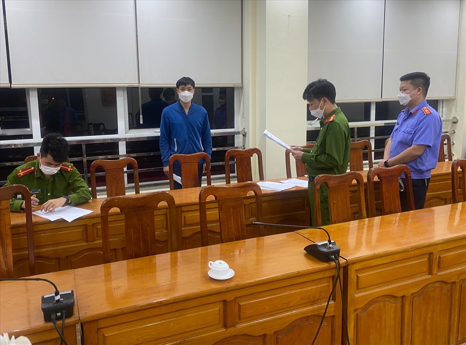 Bắt thêm đội trưởng trạm thu phí vụ "ăn tiền" cho xe quá tải lên cao tốc ảnh 1 Bắt thêm đội trưởng trạm thu phí vụ "ăn tiền" cho xe quá tải lên cao tốc
