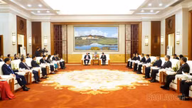 Lãnh đạo tỉnh Vân Nam (Trung Quốc) tiếp xã giao Đoàn đại biểu tỉnh Lào Cai