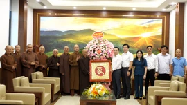 Ban Trị sự Giáo hội Phật giáo Việt Nam tỉnh Lào Cai thăm, chúc mừng tỉnh sau hợp nhất