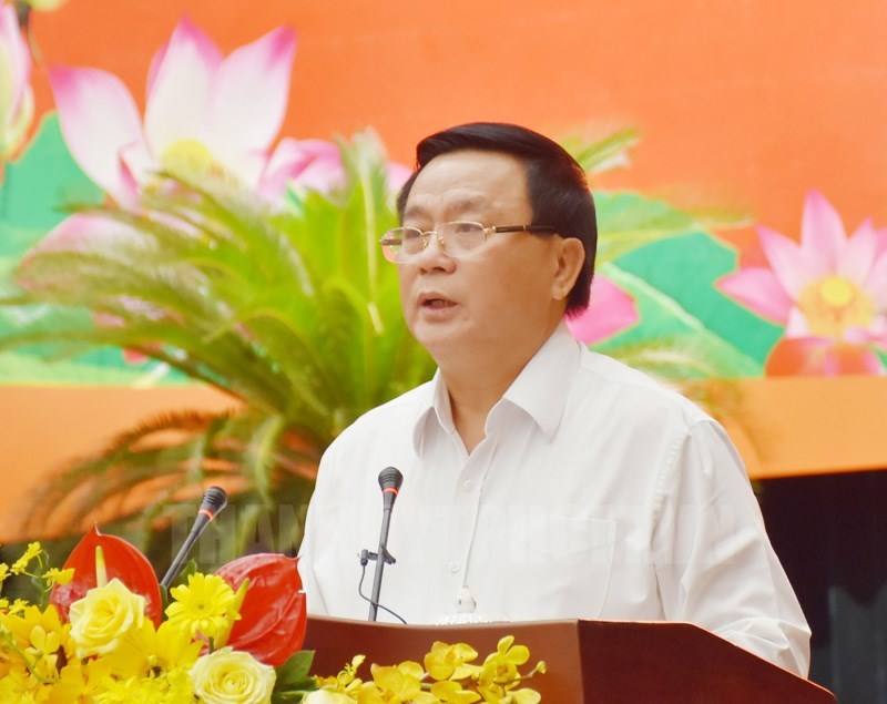 Đồng chí Nguyễn Xuân Thắng, Ủy viên Bộ Chính trị, Chủ tịch Hội đồng Lý luận Trung ương, Giám đốc Học viện Chính trị Quốc gia Hồ Chí Minh phát biểu khai mạc hội thảo (Ảnh: thanhuytphcm.vn)