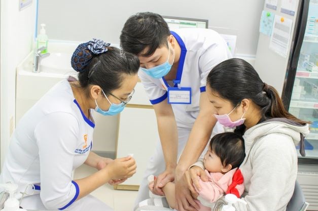 Không thiếu vắc xin cho trẻ em và người lớn ảnh 1 Không thiếu vắc xin cho trẻ em và người lớn ảnh 1