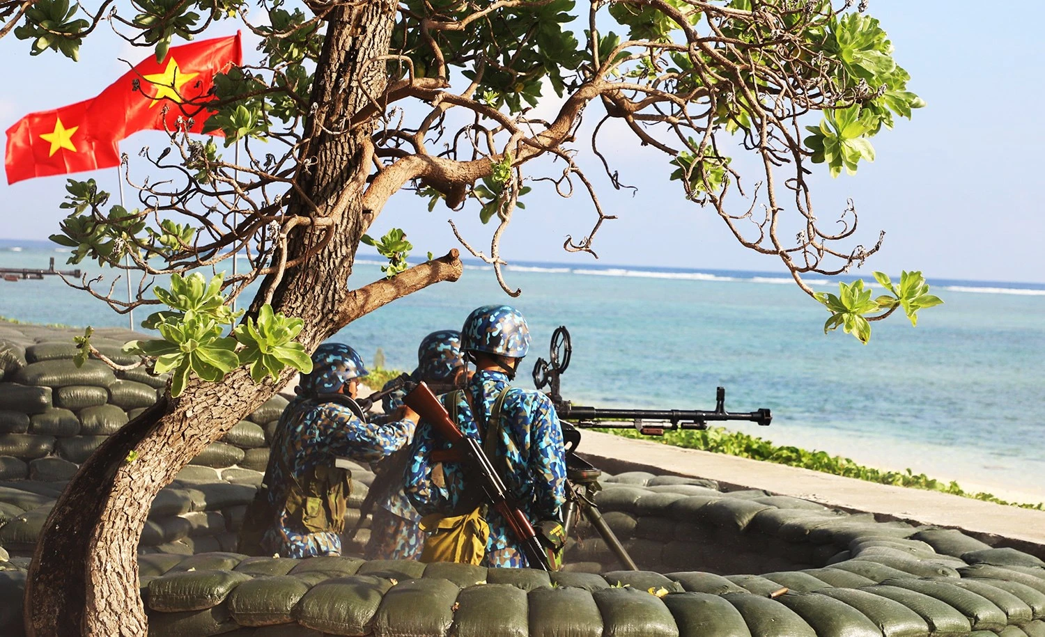 Vùng 4 Hải quân: Nâng cao chất lượng huấn luyện, bảo vệ vững chắc chủ quyền biển, đảo ảnh 3