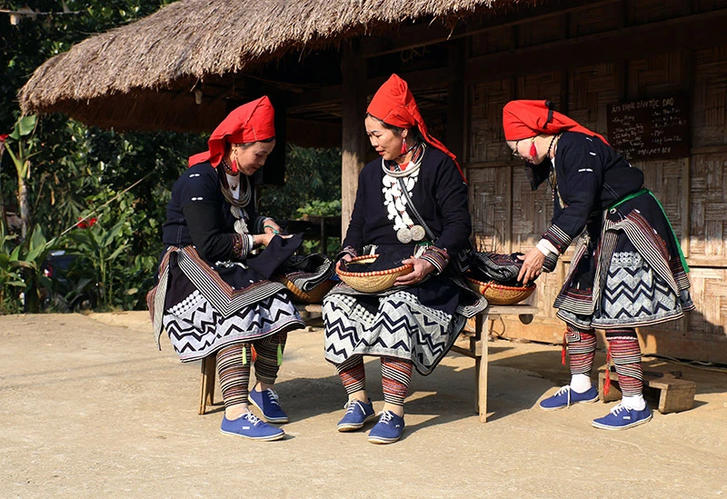 Nét đẹp văn hóa trên trang phục người Dao ảnh 4