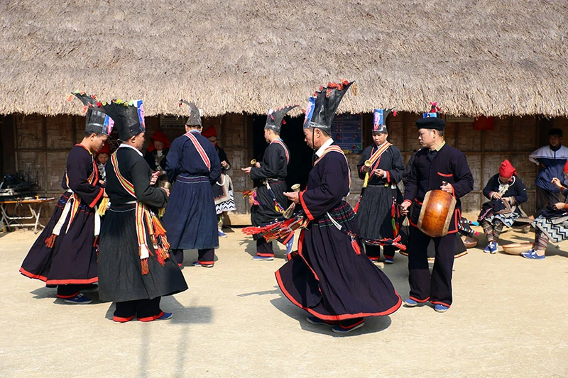 Nét đẹp văn hóa trên trang phục người Dao ảnh 5