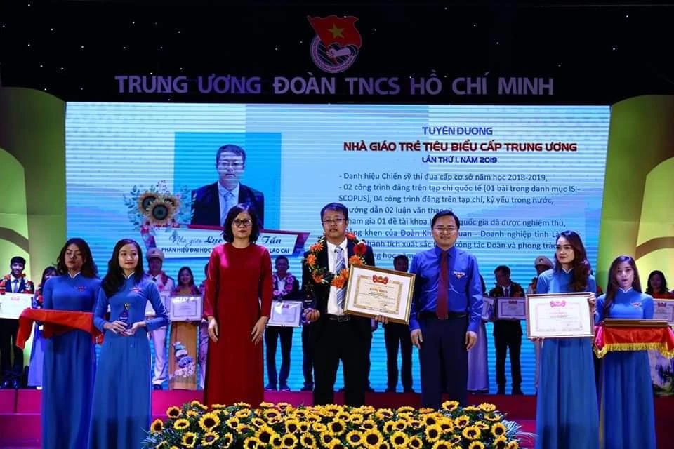 Tiến sĩ trẻ dân tộc Nùng đam mê nghiên cứu khoa học ảnh 3