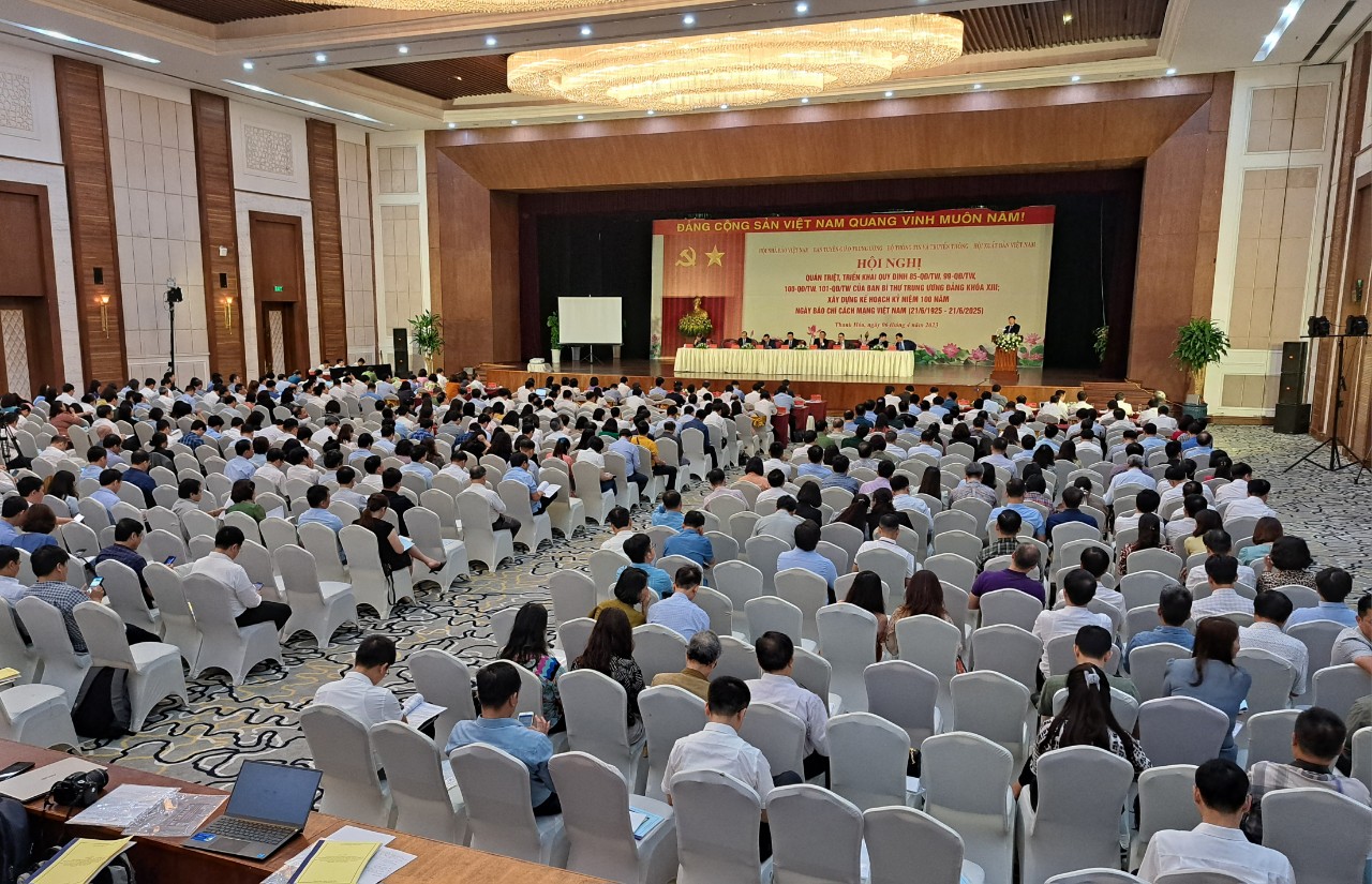 Xây dựng đội ngũ lãnh đạo cơ quan báo chí, xuất bản đáp ứng tình hình mới ảnh 1 Xây dựng đội ngũ lãnh đạo cơ quan báo chí, xuất bản đáp ứng tình hình mới ảnh 1
