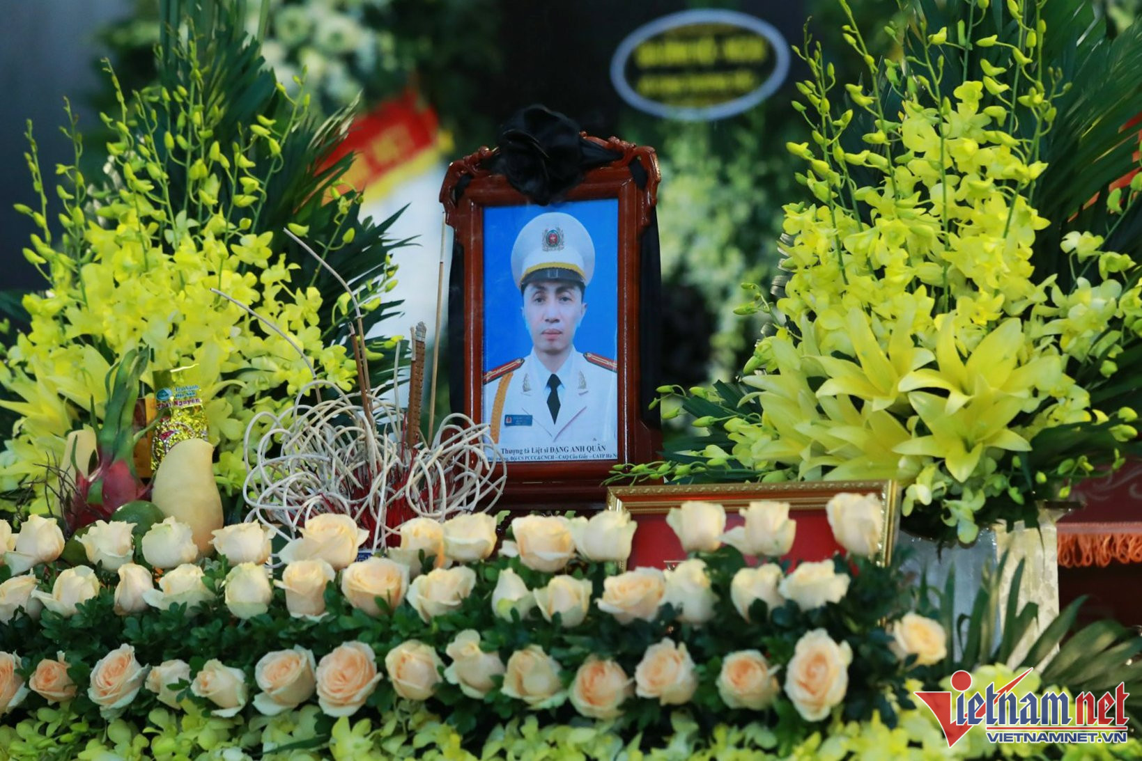 Tiễn biệt 3 cảnh sát hy sinh khi chữa cháy ảnh 7 Tiễn biệt 3 cảnh sát hy sinh khi chữa cháy ảnh 7