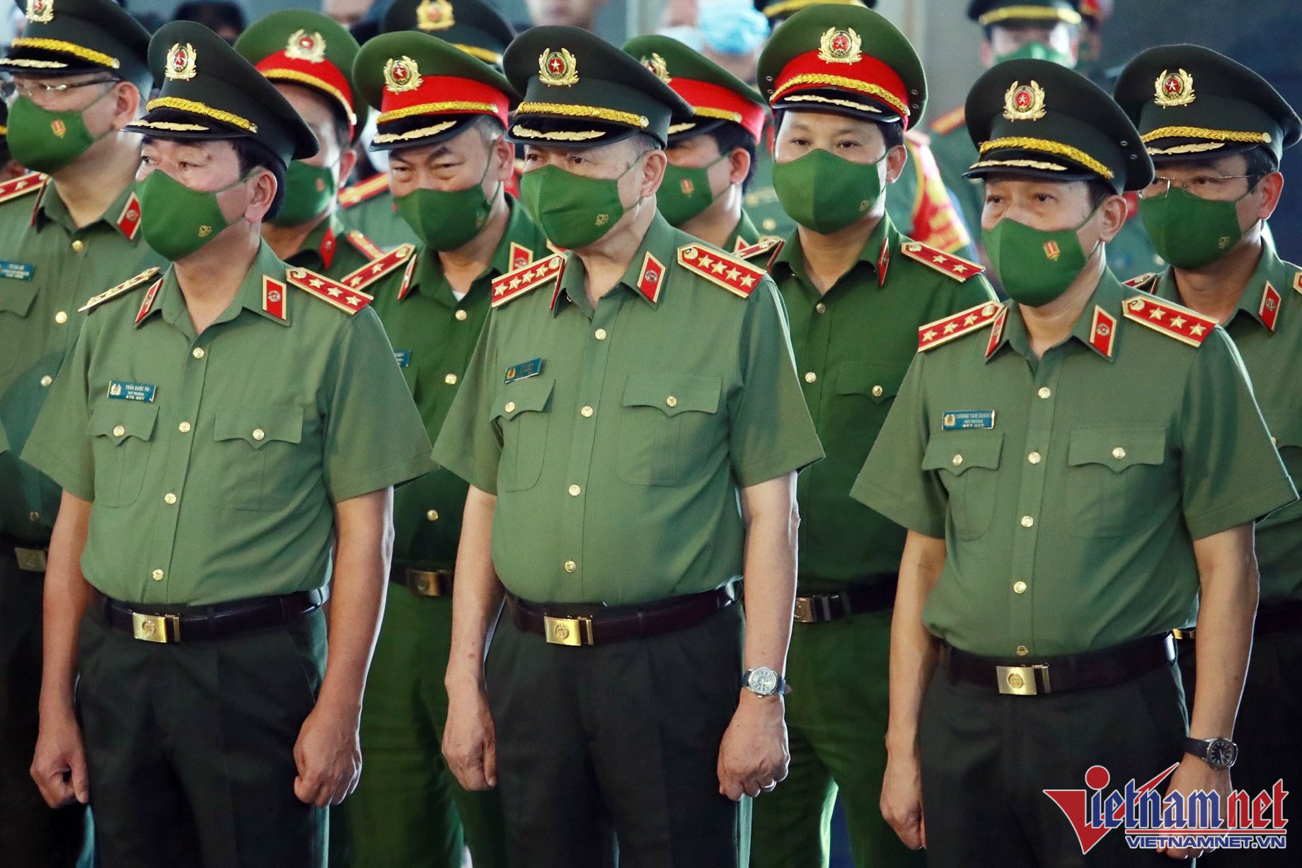 Tiễn biệt 3 cảnh sát hy sinh khi chữa cháy ảnh 2 Tiễn biệt 3 cảnh sát hy sinh khi chữa cháy ảnh 2