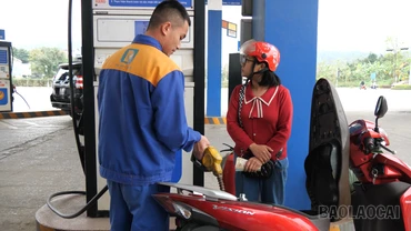 Giá xăng dầu tăng mạnh, nhiều lĩnh vực kinh tế chịu áp lực