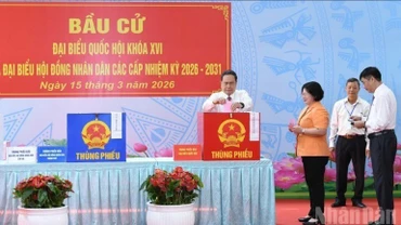 Chủ tịch Quốc hội Trần Thanh Mẫn bỏ phiếu bầu cử tại TP Hồ Chí Minh