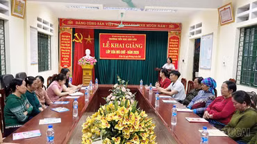 Si Ma Cai: Khai giảng lớp xóa mù chữ giai đoạn 2 cho người dân