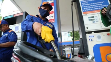 Giá xăng, dầu cùng tăng, có loại tăng hơn 700 đồng/lít