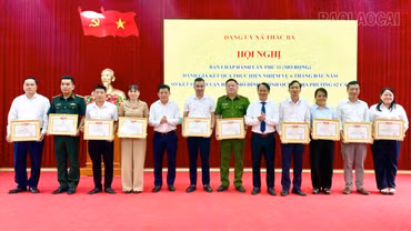 Xã Thác Bà khen thưởng 24 tập thể và 49 cá nhân có thành tích xuất sắc trong các phong trào thi đua