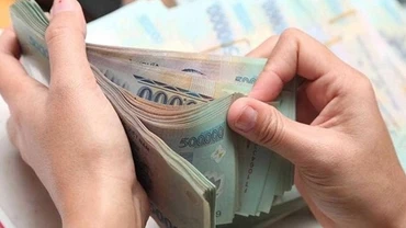 Chi trả gộp 2 tháng lương và trợ cấp xã hội để người dân vui xuân, đón Tết