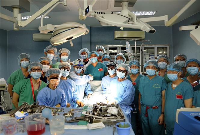 Kíp phẫu thuật của Bệnh viện Quân y 103 thực hiện thành công ca ghép phổi đầu tiên từ người sống. Ảnh (tư liệu): Dương Ngọc/TTXVN nganh-y-te-viet-nam-5102023.jpg