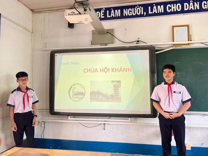 Học sinh trường THCS Mỹ Phước thuyết trình chủ đề “Bảo vệ di sản văn hóa Bình Dương” trong tiết học GDĐP