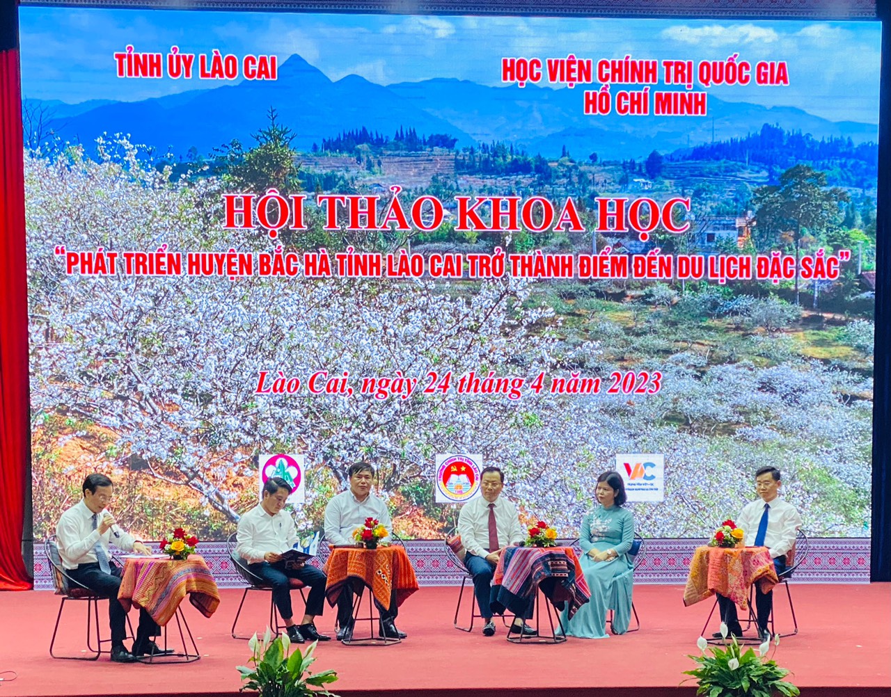 Tổ chức và tham gia các công trình khoa học mang tính thực tiễn cao là một trong những nhiệm vụ quan trọng của nhà trường. z5542639955864_2bd356bdf950f14cf1fc7207c94d3661.jpg