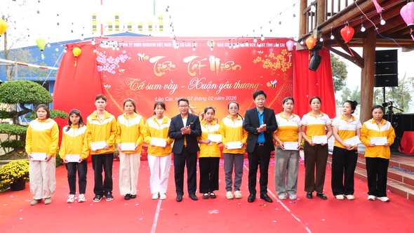 Mang Tết đến cho đoàn viên, người lao động