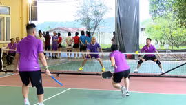 Các vận động viên thi đấu nội dung đôi nam Pickleball.