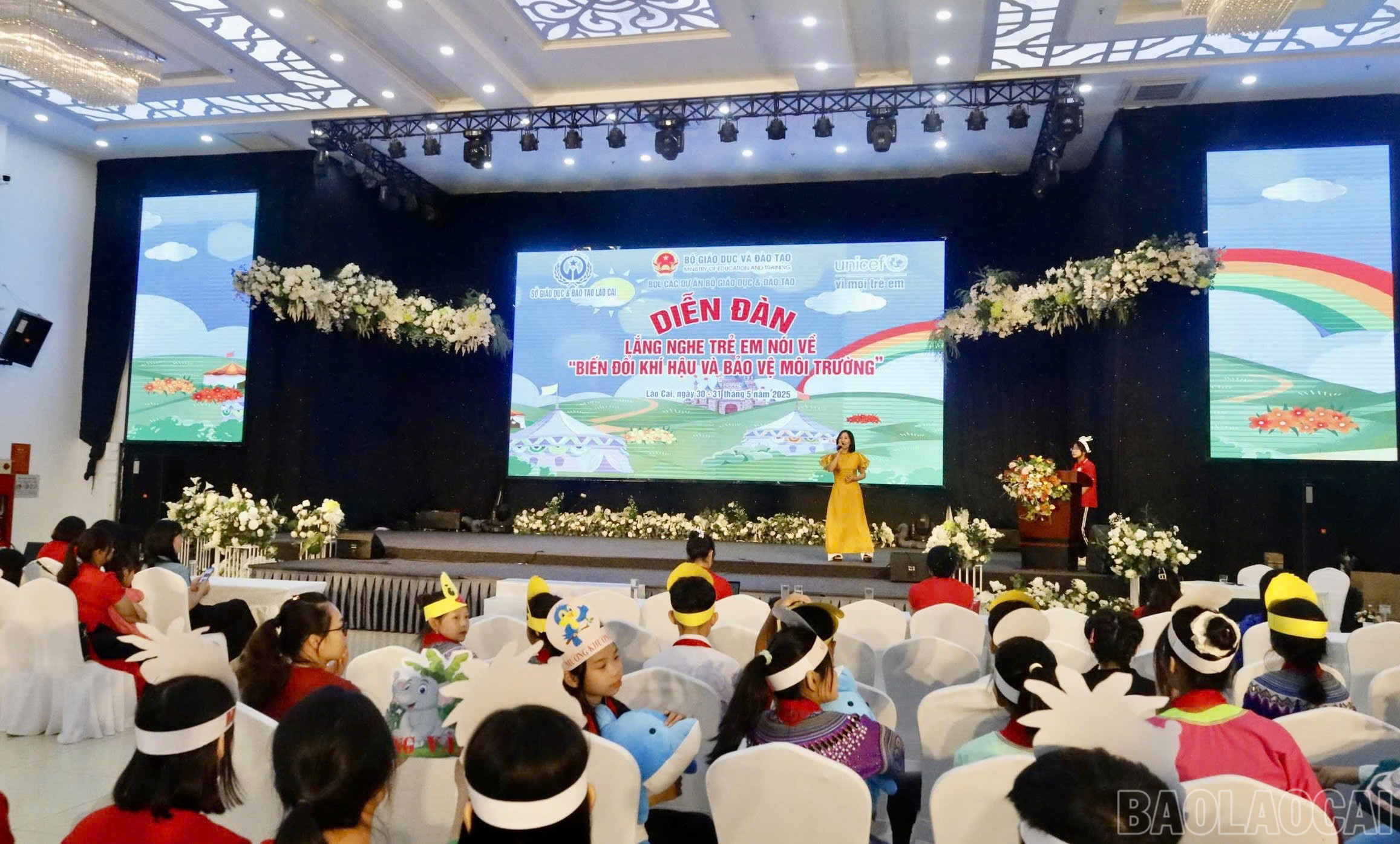 Quang cảnh diễn đàn. baolaocai-br_z6658535591293-dc0914fb8d9b21cc255d2c4bd9397013.jpg