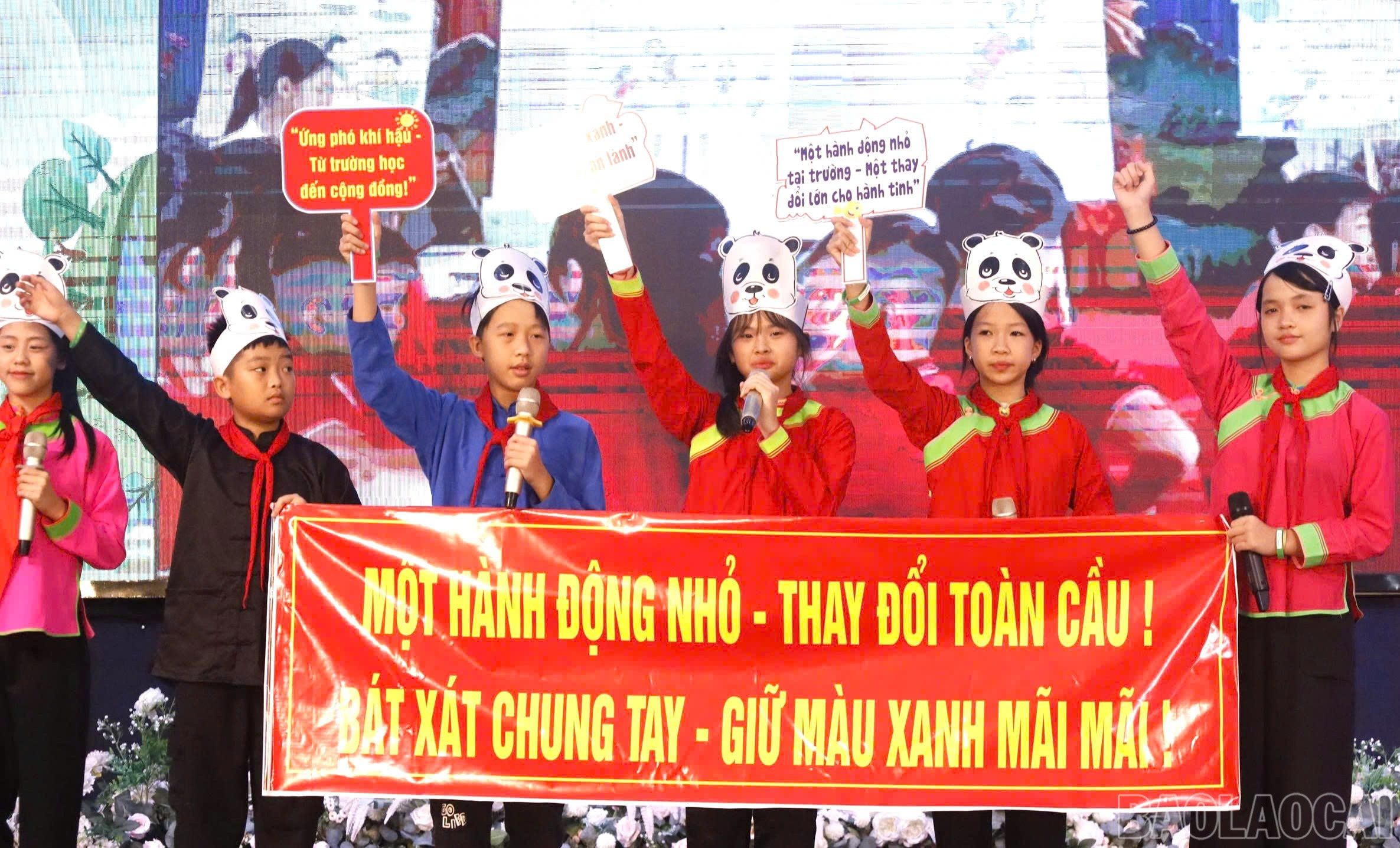 Những thông điệp được truyền đi nhằm chung tay bảo vệ màu xanh của Trái đất. baolaocai-br_z6658535626117-595b81941ec15b5f8cf4ad215e4117cd.jpg