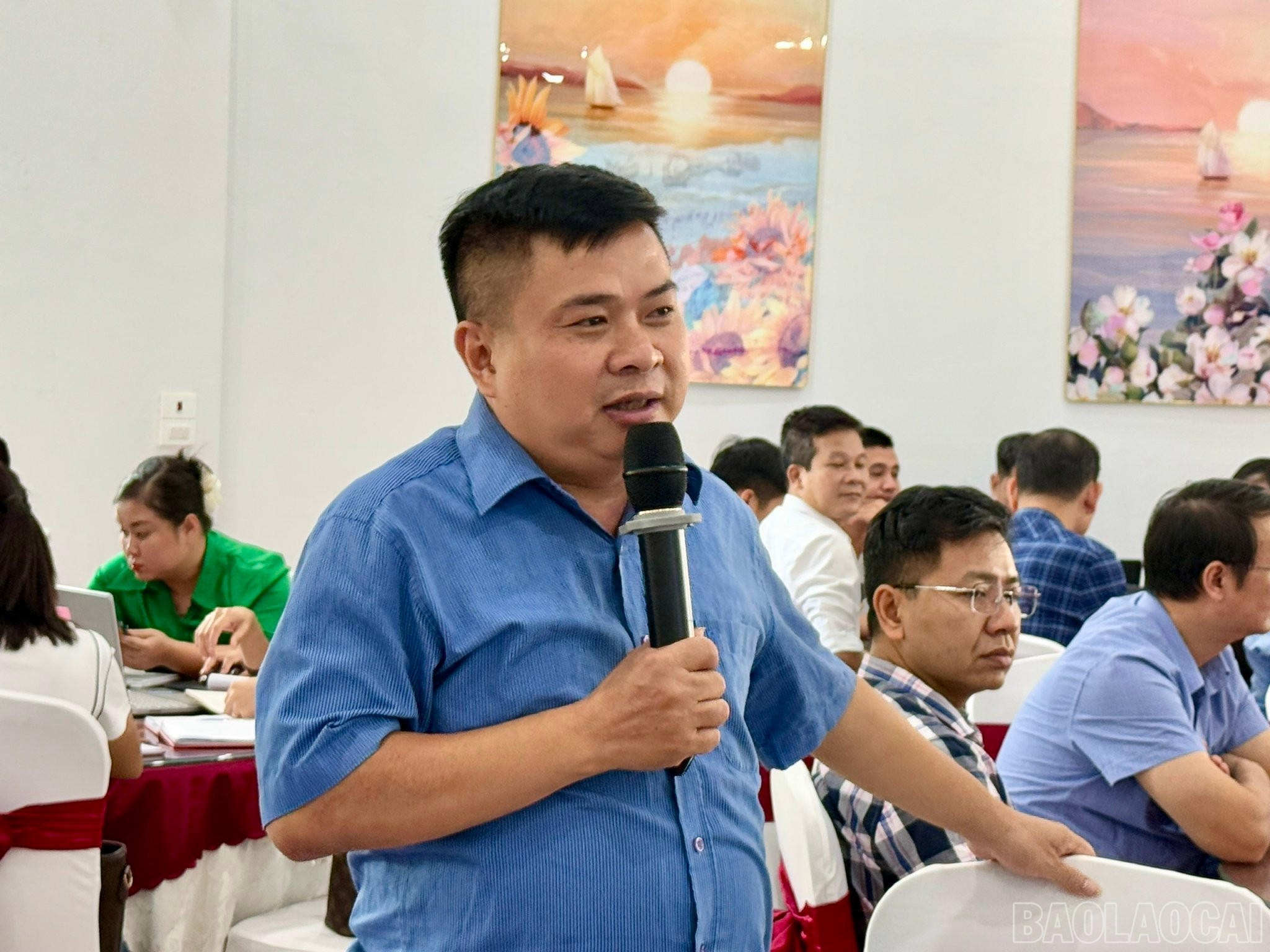 Đại diện các đơn vị trao đổi, chia sẻ kinh nghiệm kiểm định chất lượng trường học. baolaocai-br_z7130271479678-d51d974f90e30b5b0a80f3bbc10d785d.jpg