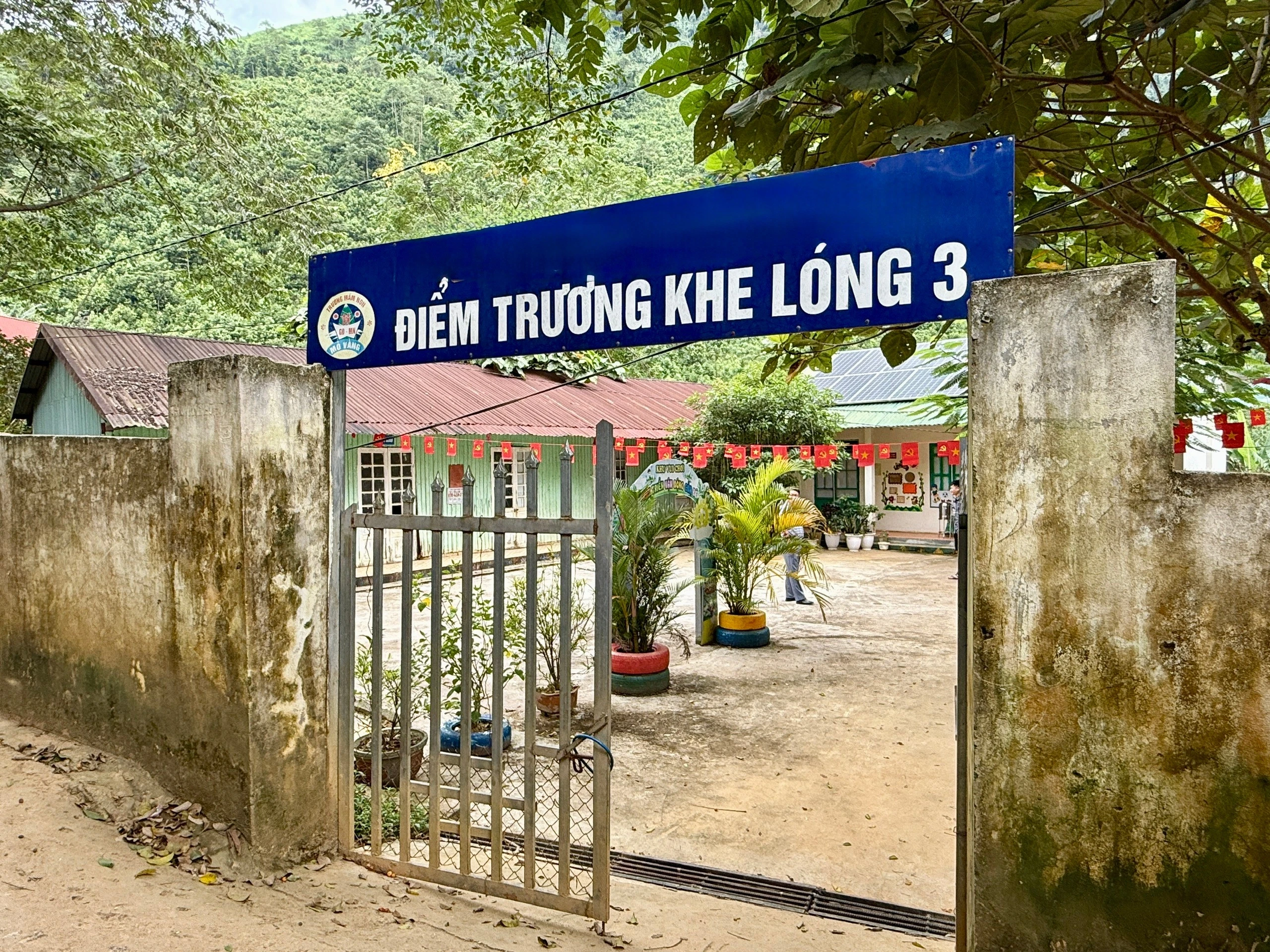 Điểm trường Khe Lóng 3, Mầm non Mỏ Vàng còn nhiều khó khăn, thiếu thốn về cơ sở vật chất.